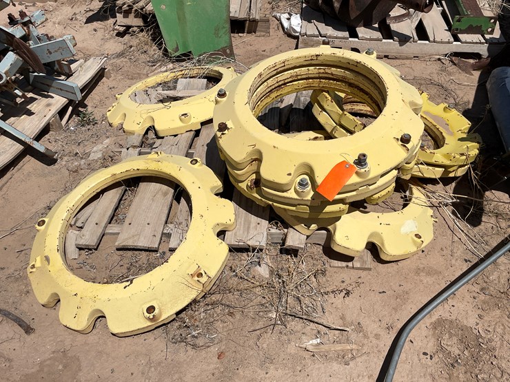 #9175-•-lot-of-john-deere-rear-wheel-weights-image-1
