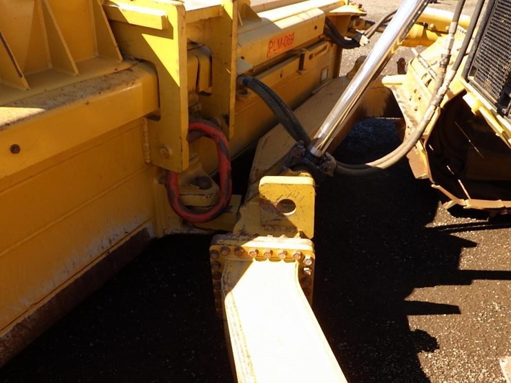 2019-caterpillar-d7e-lgp-image-11