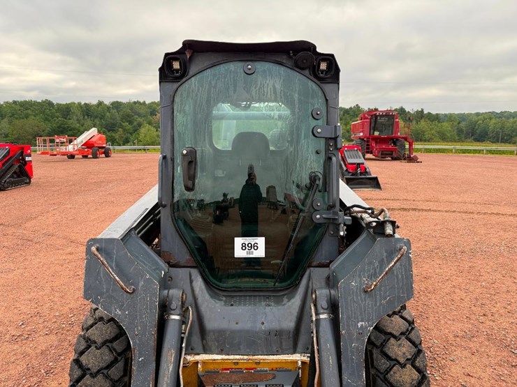 2010-deere-320d-image-15