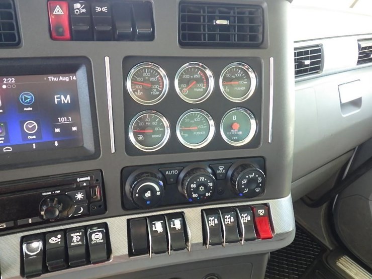 2017-kenworth-t880-image-28