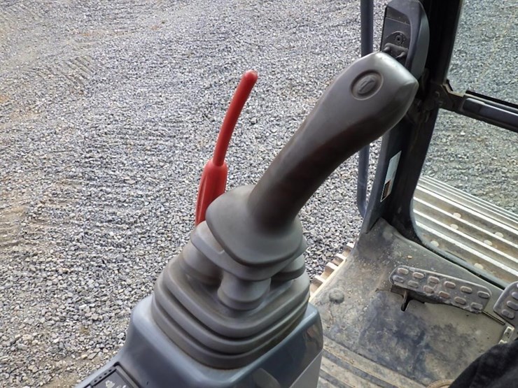 2016-deere-300g-lc-image-31
