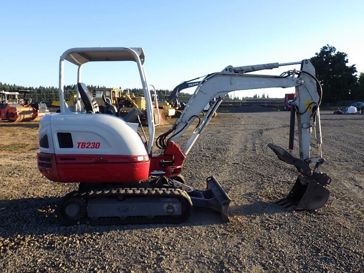 2020-takeuchi-tb230-image-3