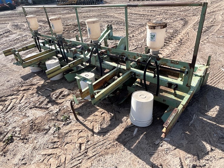 #9044-•-darbyshire-3-pt,-4-unit-bedding-unit-w/8-row-seed-units-image-1