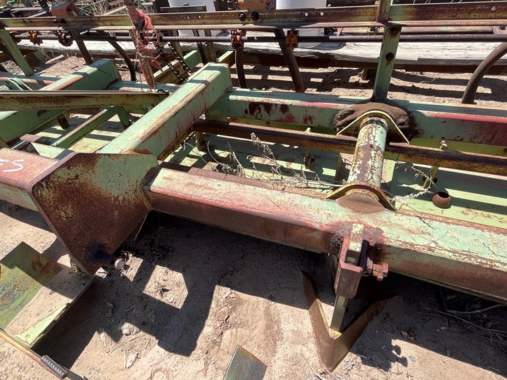 #9042-•-darbyshire-3-pt-4-row-bedding-unit-w/8-row-seed-units-image-12