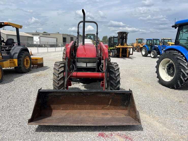 2011-case-ih-farmall-95u-image-2