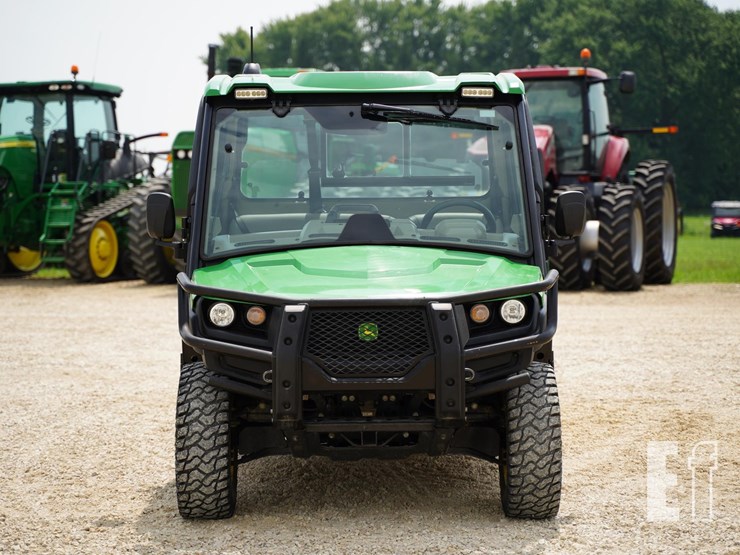 2023-john-deere-gator-xuv-835r-image-2