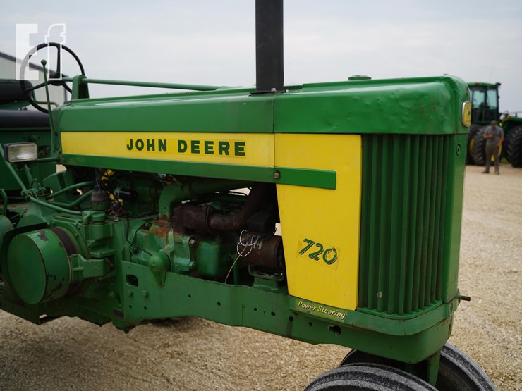 john-deere-720-image-16