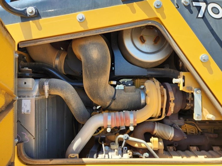 2023-deere-700l-image-31