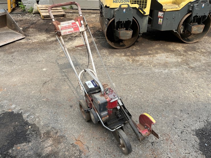 little-wonder-6002-gas-deluxe-edge-trimmer-(non-operational)-image-1