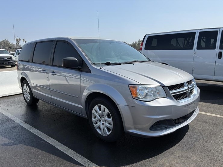 2016-dodge-grand-caravan-image-2