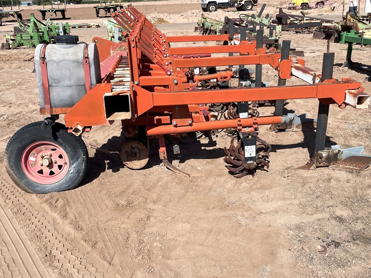 #9101-•-3-pt-field-cultivator,-4-row-custom-w/gallina-units-image-5