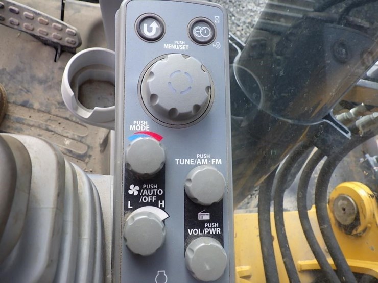 2016-deere-300g-lc-image-34
