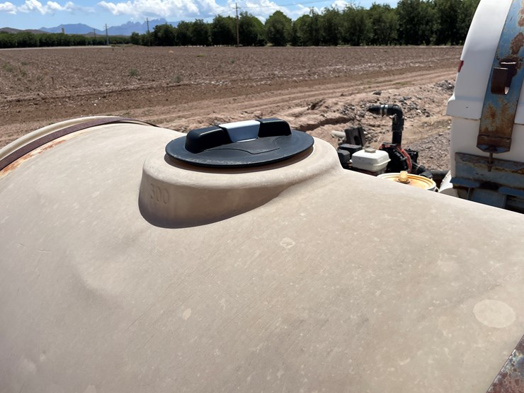 #9135-•-300-gallon-fertilizer-tank-image-10