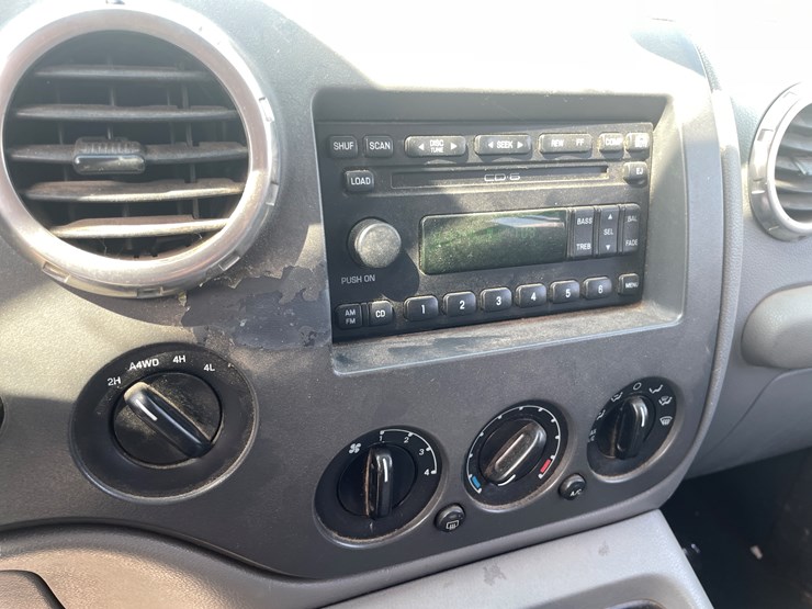 2004-ford-expedition-image-21