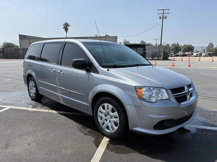 2017-dodge-grand-caravan-image-2
