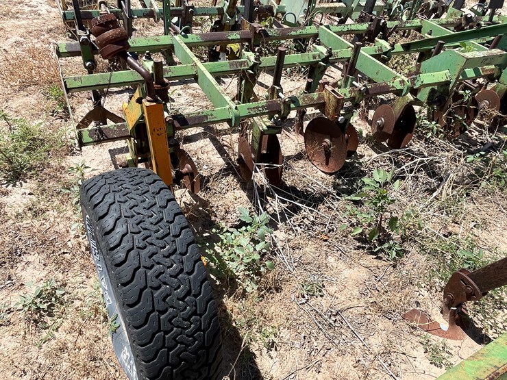 #9106-•-3-pt-field-cultivator,-4-row-custom-w/gallina-units-image-25