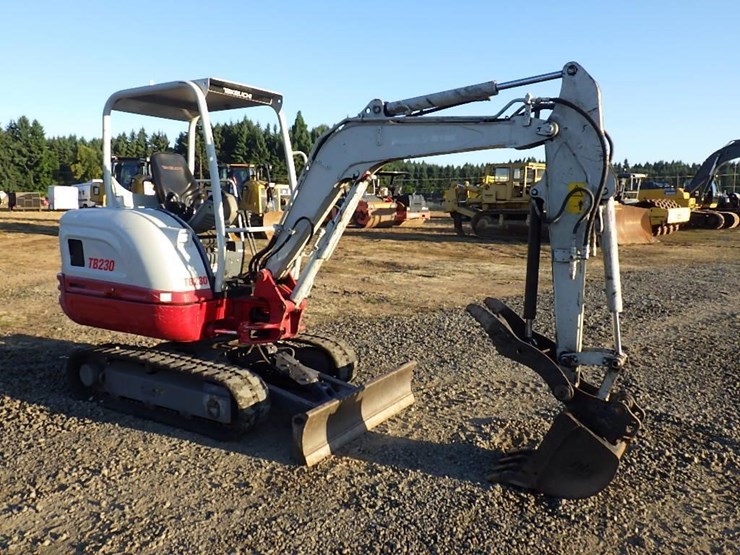 2020-takeuchi-tb230-image-2