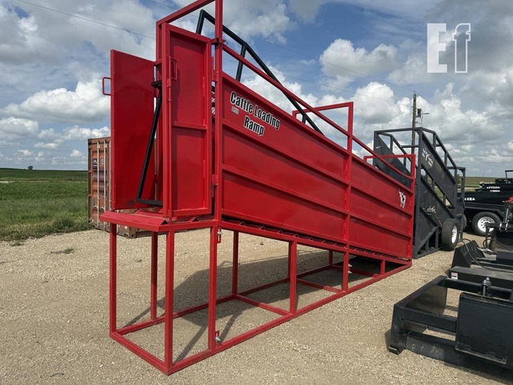 2025-industrias-america-cattle-loading-chute-image-1