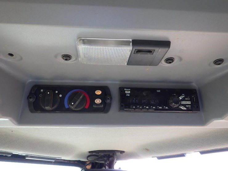 2019-caterpillar-d7e-lgp-image-47