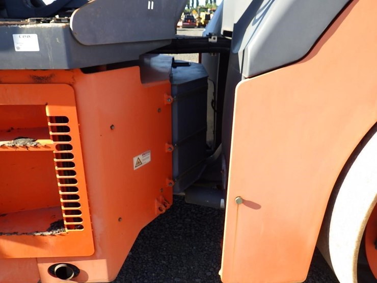 2012-hamm-hd140vvh-smooth-drum-compactor-image-19