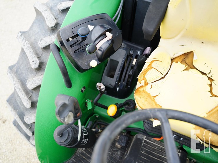 2013-john-deere-5100e-image-38