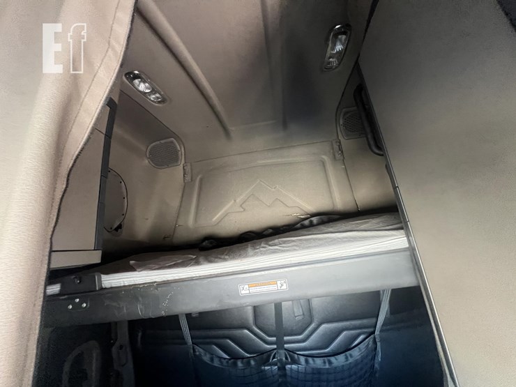 2018-freightliner-cascadia-125-image-20