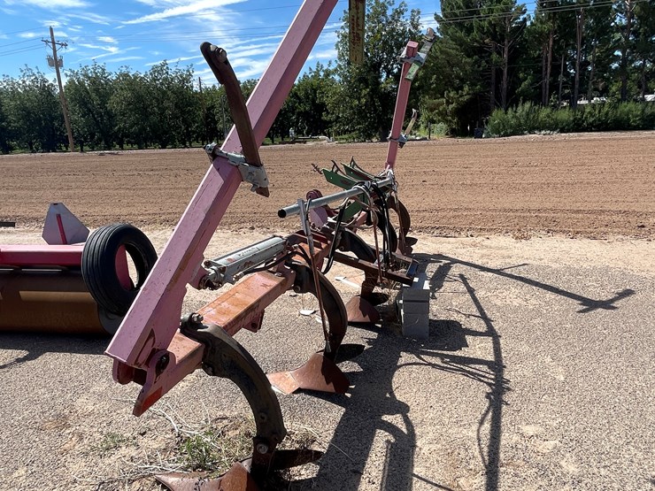 #9027-•-custom-3-pt-8-row-hiller-image-5