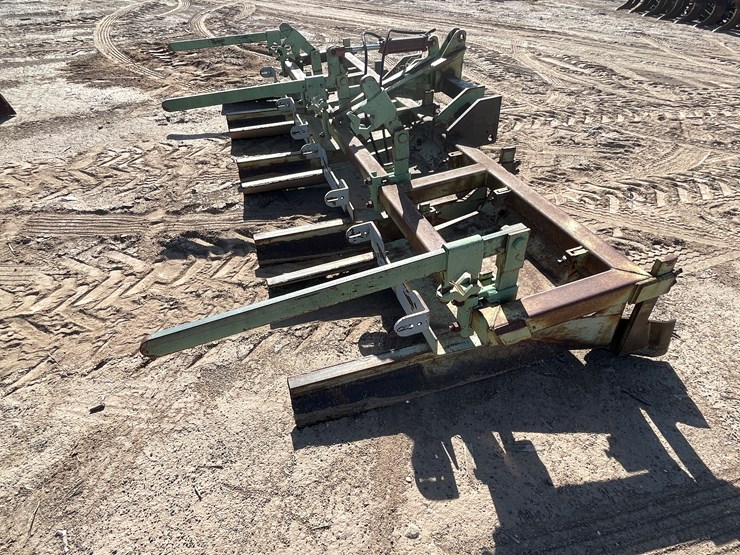 #9045-•-darbyshire-3-pt,-4-row-bedding-unit-image-2