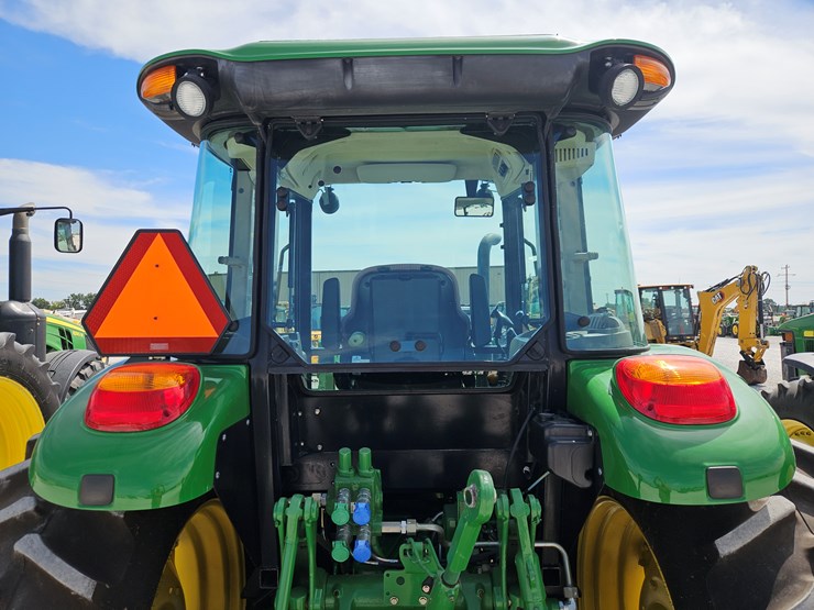 2014-john-deere-6115d-image-11