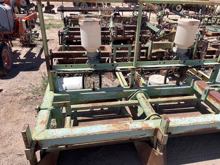 #9044-•-darbyshire-3-pt,-4-unit-bedding-unit-w/8-row-seed-units-image-11
