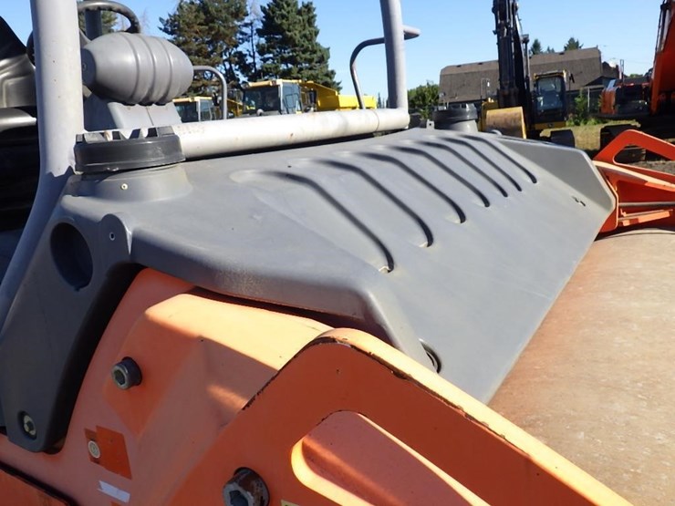 2012-hamm-hd140vvh-smooth-drum-compactor-image-27