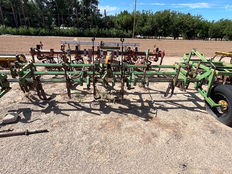 #9031-•-custom-3-pt-fertilizer-tool-bar-image-1