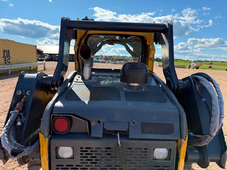 2022-deere-320g-image-20