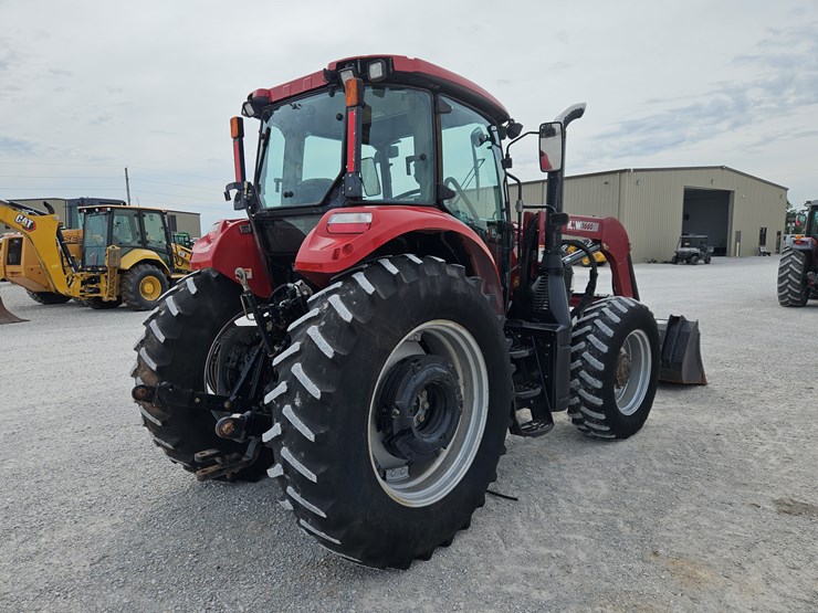 2015-case-ih-farmall-140a-image-19