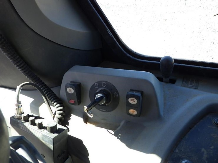 2012-caterpillar-d7e-image-32