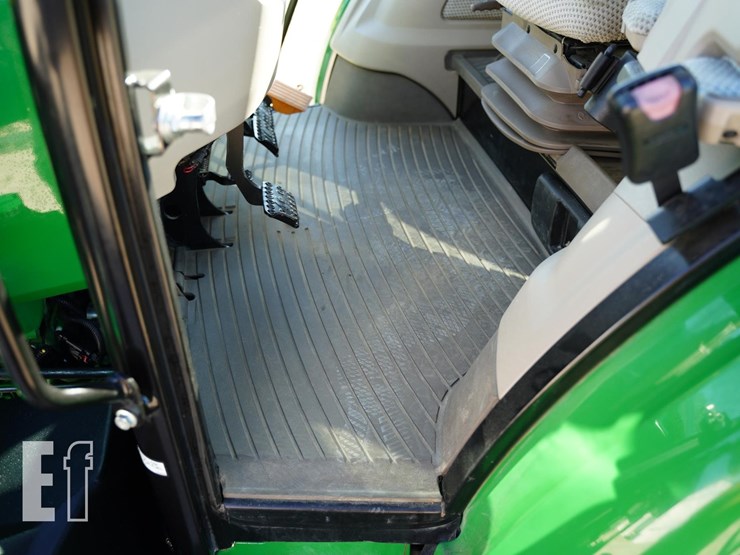 2017-john-deere-5090r-image-36