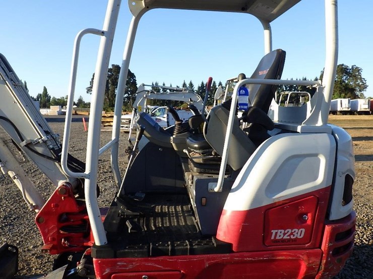 2020-takeuchi-tb230-image-24