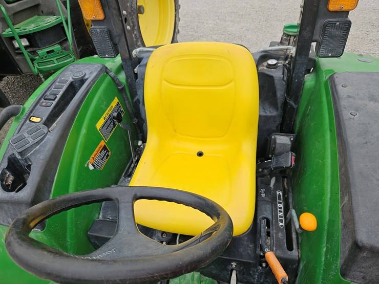 2021-john-deere-4044m-image-12