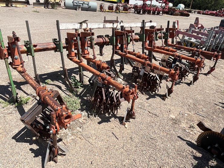 #9113-•-custom-4-row-cultivator-with-lilliston-lehman-units-image-1