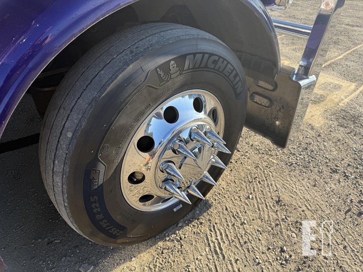 2021-peterbilt-389-image-38