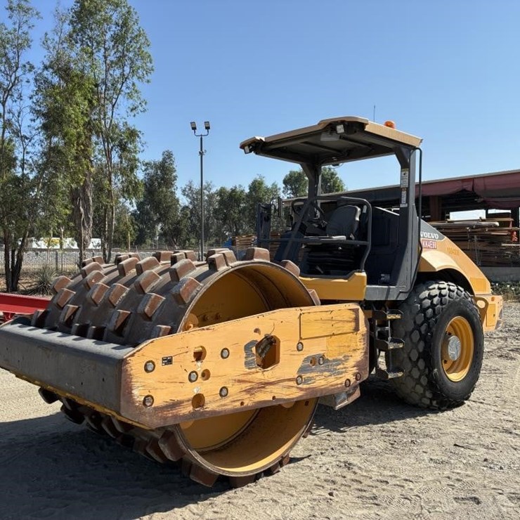 2018 VOLVO SD115B