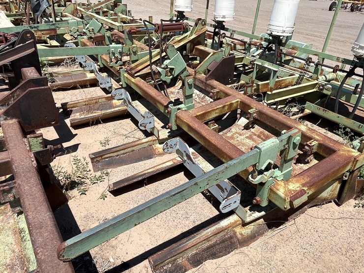 #9045-•-darbyshire-3-pt,-4-row-bedding-unit-image-29