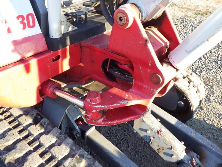 2020-takeuchi-tb230-image-17