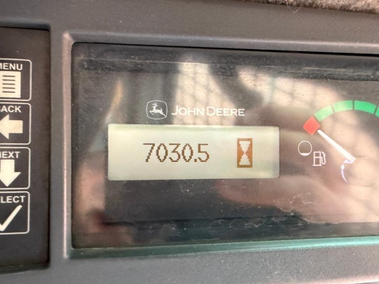 2010-deere-320d-image-34