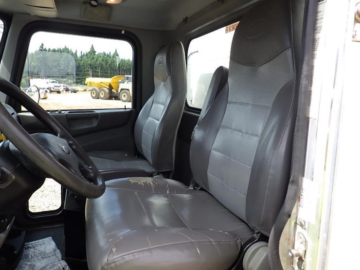 2016-peterbilt-pb337-s/a-fuel-&-lube-truck-image-38