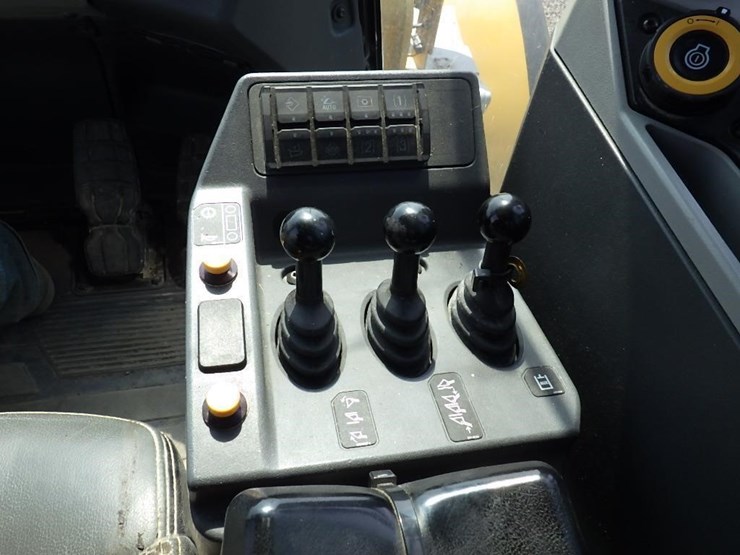 2022-caterpillar-980-image-51