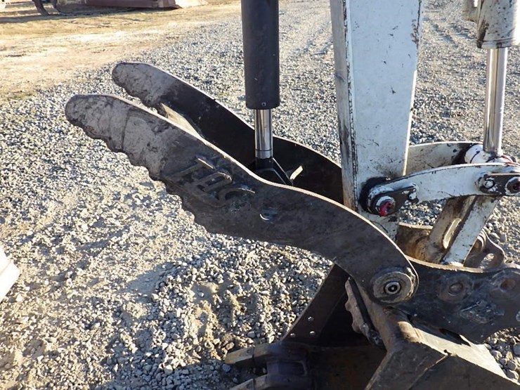 2020-takeuchi-tb230-image-10