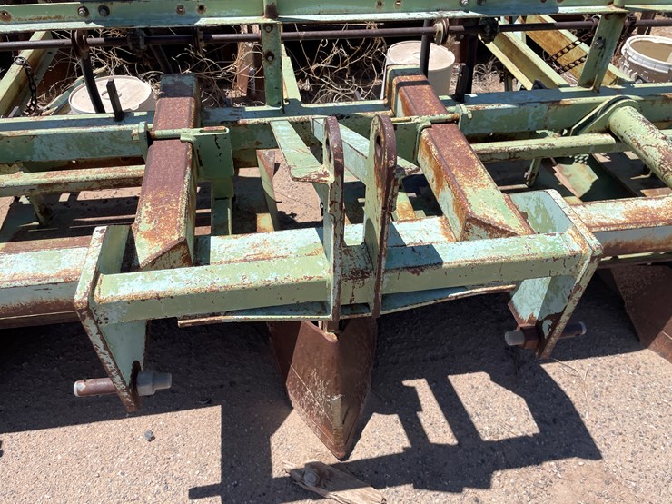 #9044-•-darbyshire-3-pt,-4-unit-bedding-unit-w/8-row-seed-units-image-14