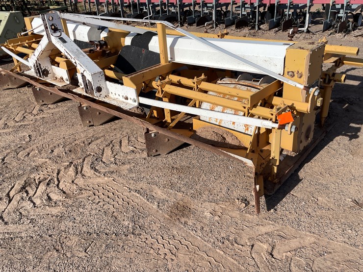 #9038-•-johnson-3-pt,-4-row-bed-shaper-image-4