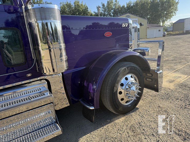 2021-peterbilt-389-image-39